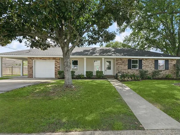 301 River Point Dr, Destrehan, LA 70047