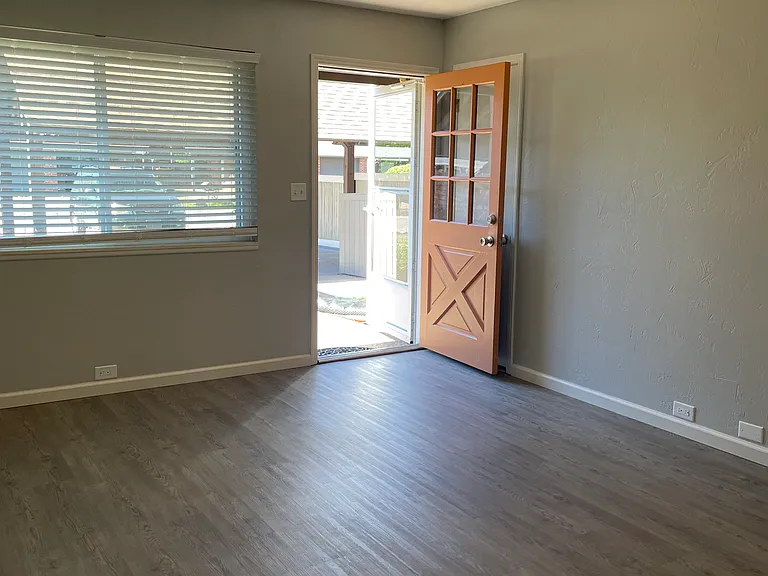 Living room to entry