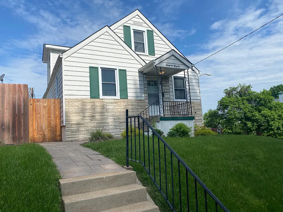 2135 Sublette Ave