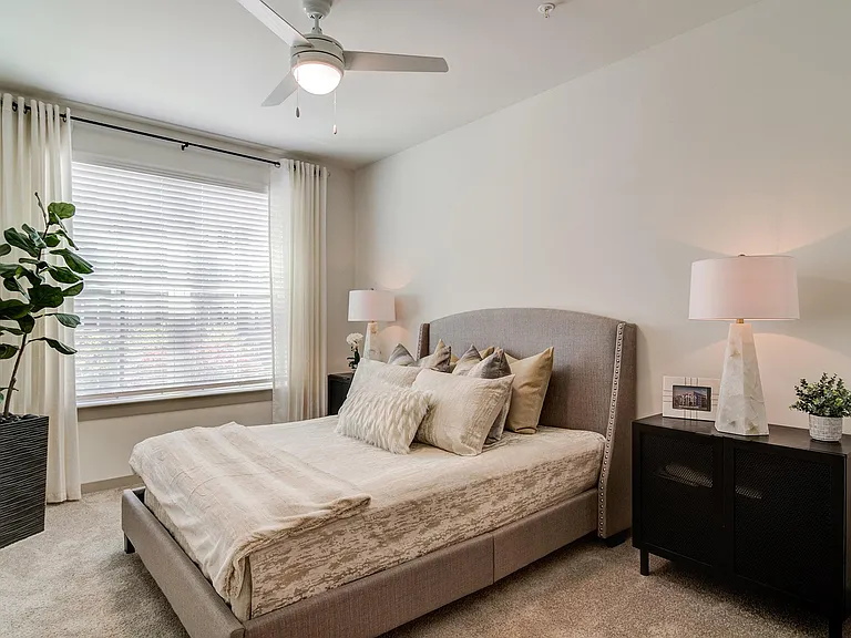 The Tomlin Luxury Apartments — Photo 25