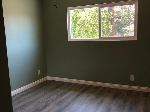 5th image of 2460 N Eastern Ave #11
