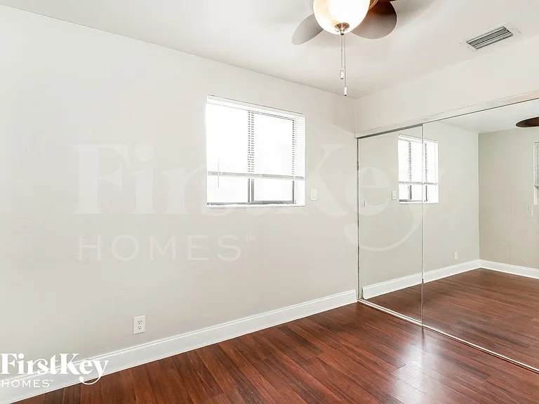 3763 SW 17th St — Photo 12