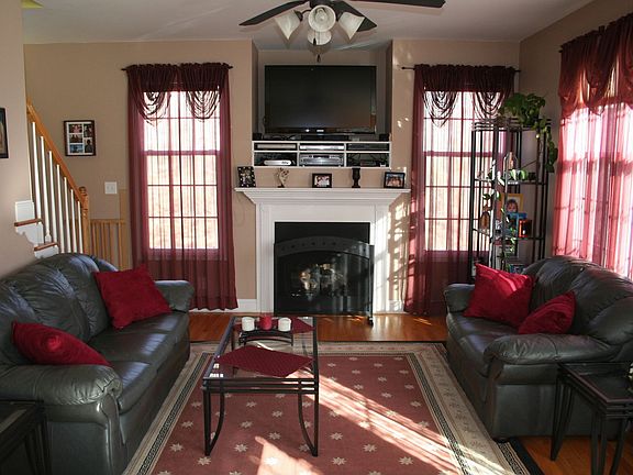 Family Room w/Gas Fireplace