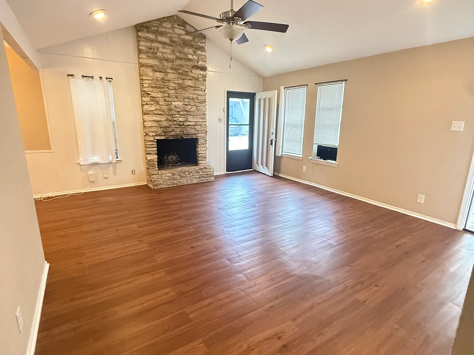 2 bed, 852 sqft, $1,800 — Photo 1