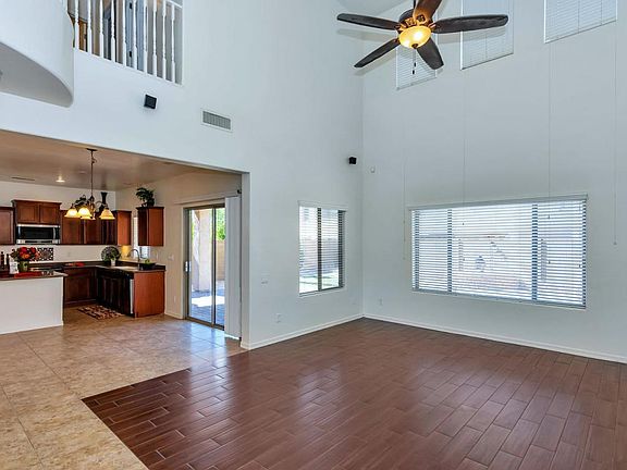 15918 Garrin Dr-large-004-22-Main Living