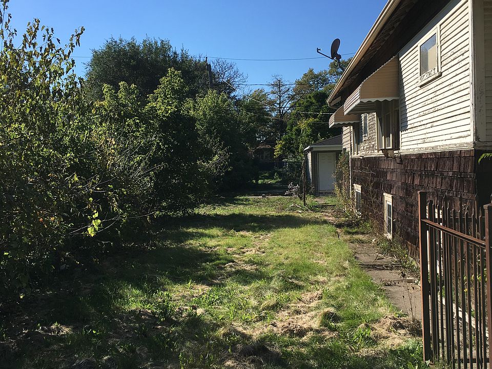 2nd image of 10320 S Lowe Ave