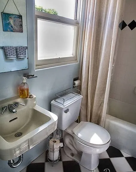 2963 Hawthorn St — Photo 4