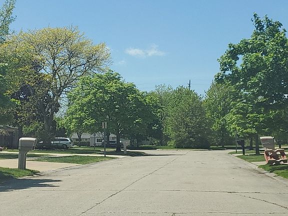 4th image of 42259 Trotwood Ct