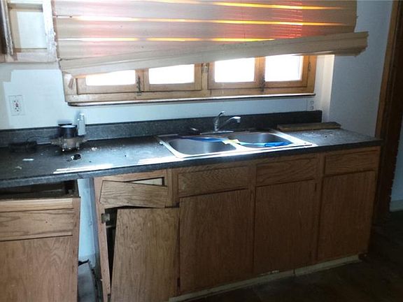 4th image of 474 Stanton Ave