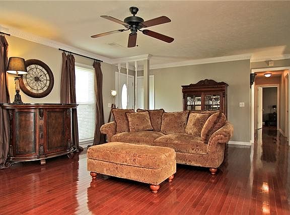 2nd image of 280 Lakeside Park Dr