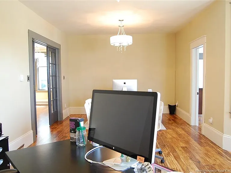 187 Botsford St — Photo 22