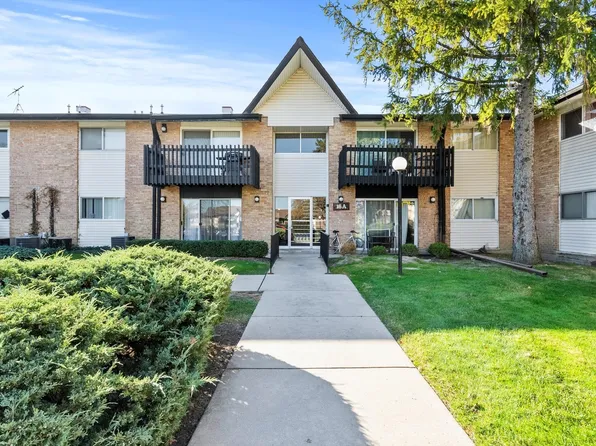 16 Kingery Quarter #201, Willowbrook, IL 60527