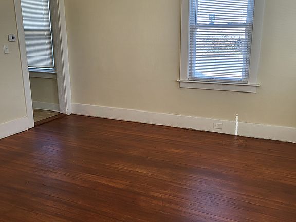 5th image of 6 Bank St #1