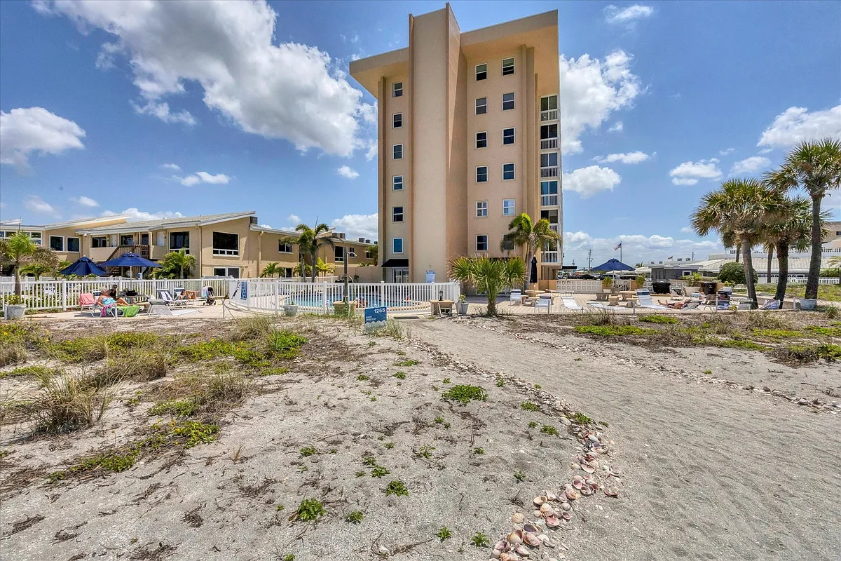 Building Photo - 1255 Tarpon Center Dr #501