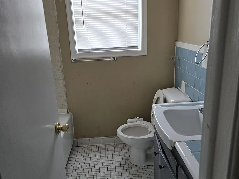 5205 N 60th Ave — Photo 3