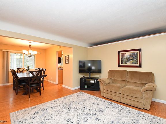 5th image of 6787 Meadowood Dr