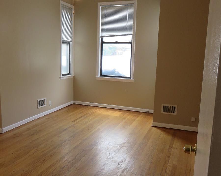 1st image of 2265 N Lincoln Ave #3