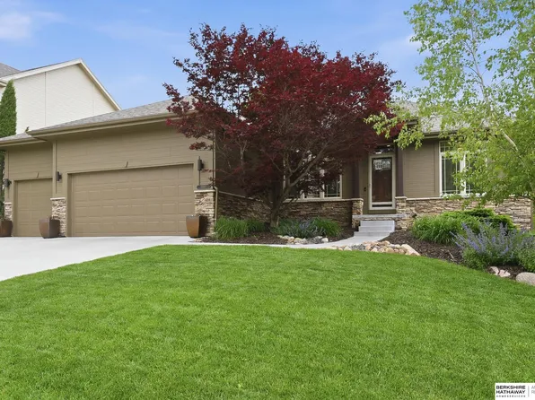 17017 Grant St, Omaha, NE 68116