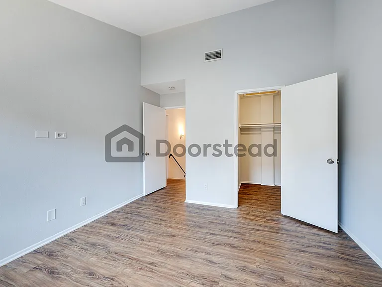 288 S Marengo Ave — Photo 17