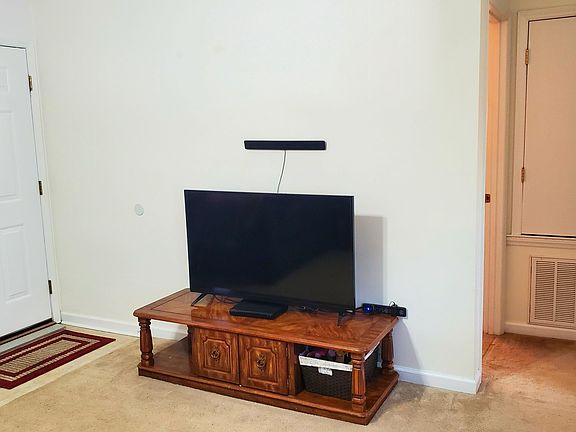 4th image of 2252 Moir St NE