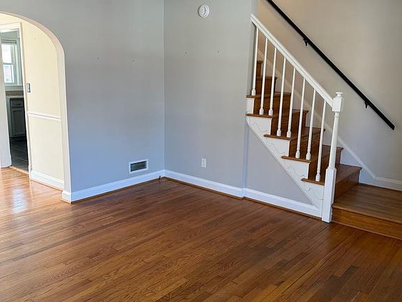 5th image of 8415 Pleasant Plains Rd