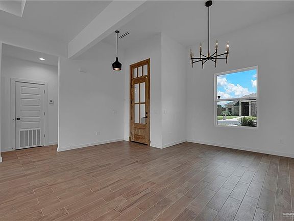 5th image of 804 Fannin St