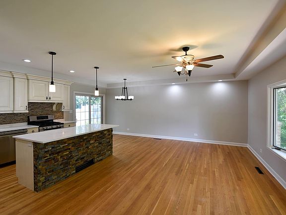 4th image of 14935 Park Ave
