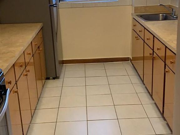2nd image of 14 Elk St #625