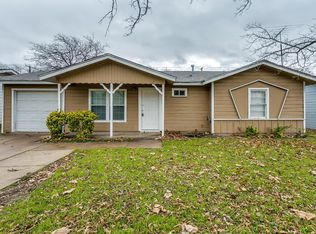 528 NW Lorna St, Burleson, TX 76028