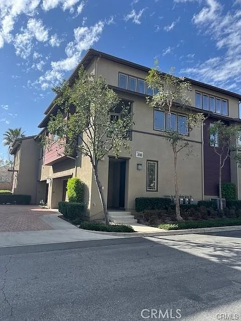 3 bed, 1617 sqft, $3,350 — Photo 3