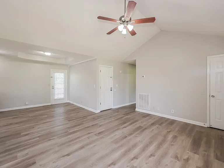 121 Lee Ct — Photo 5