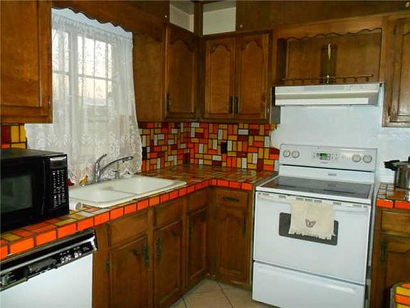 5th image of 8109 Sandland Dr