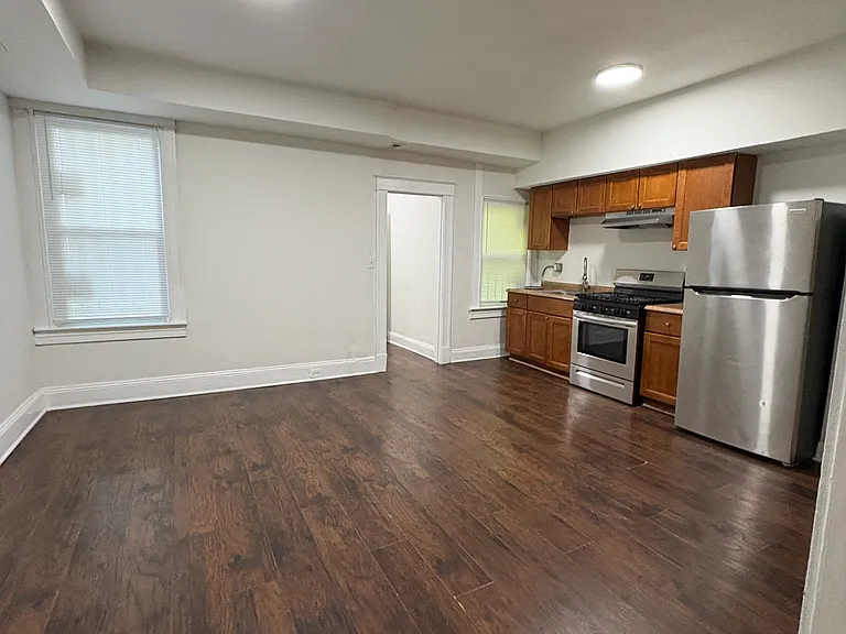 2817 W Cold Spring Ln — Photo 3