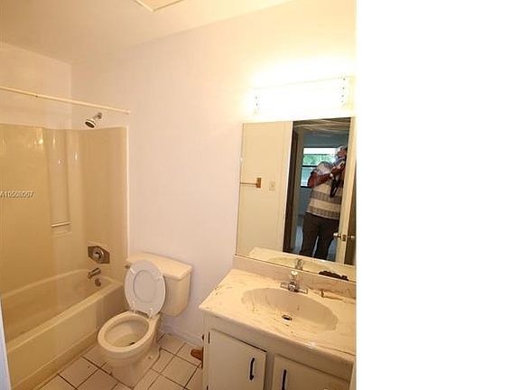 4th image of 6040 Shakerwood Cir APT 206D