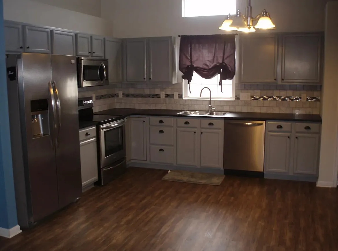 3 bed, 2.5 bath, 1205 sqft, $2,200 — Photo 2