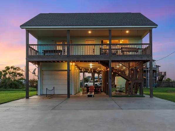 157 Verdia Dr, Crystal Beach, TX 77650
