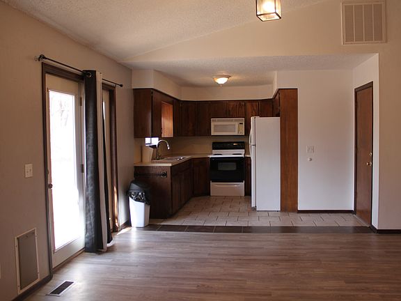 5th image of 324 S Terrill Dr #1