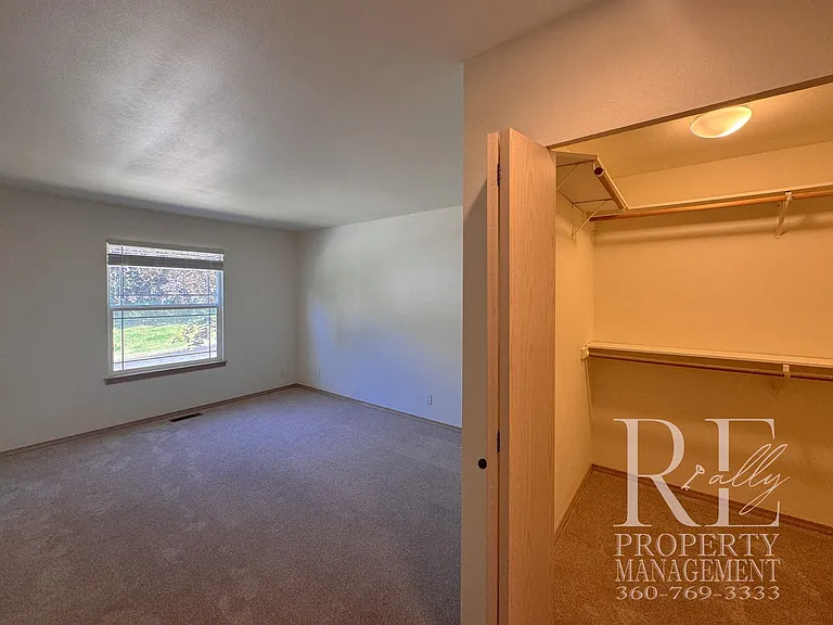 7250 Valley Wood Pl NE — Photo 18
