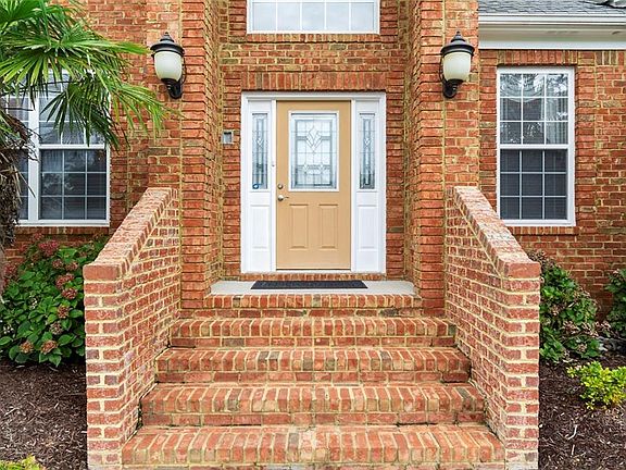 2nd image of 3737 River Oak Cir