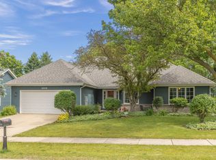 1025 Fox Valley Dr, Aurora, IL 60504