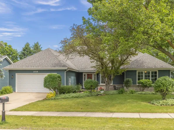 1025 Fox Valley Dr, Aurora, IL 60504