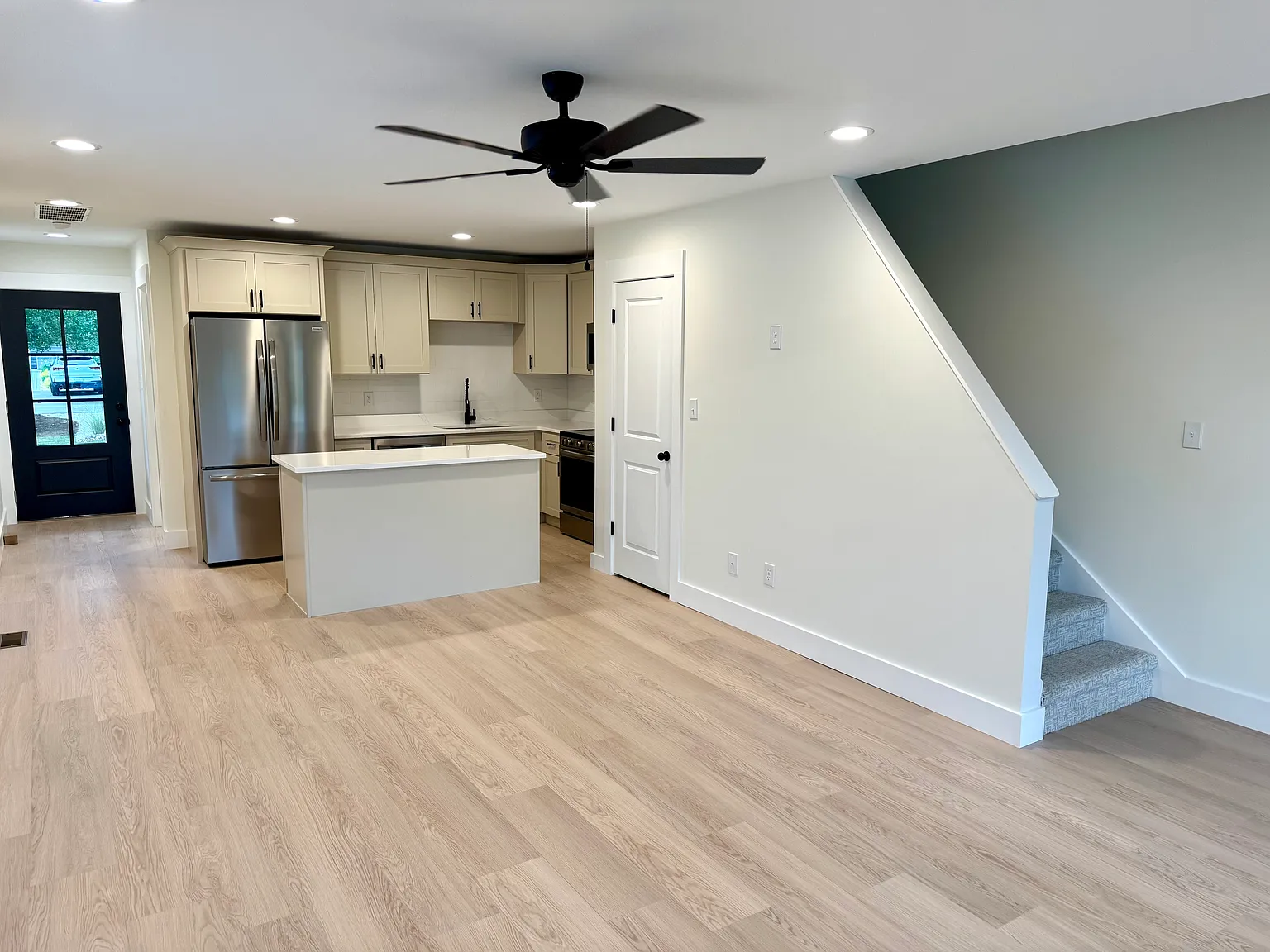 2 bed, 2.5 bath, 1500 sqft, $1,995 — Photo 3