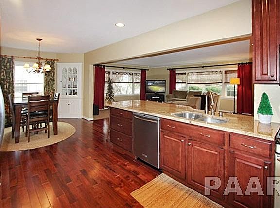 5th image of 1105 W Northcrest Ave