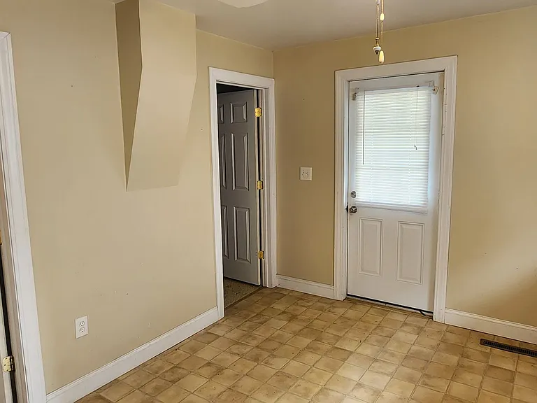 172 River St — Photo 11