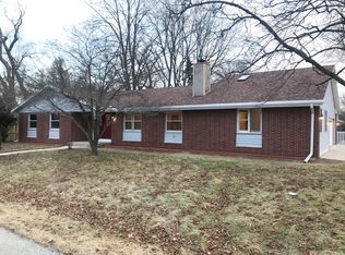 925 W Glen River Rd, Glendale, WI 53217