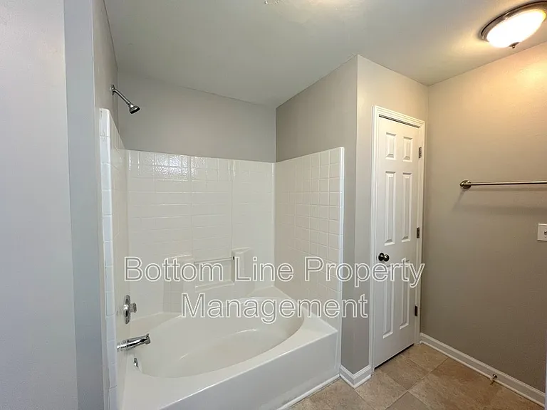 7637 Abigail Glen Dr — Photo 20