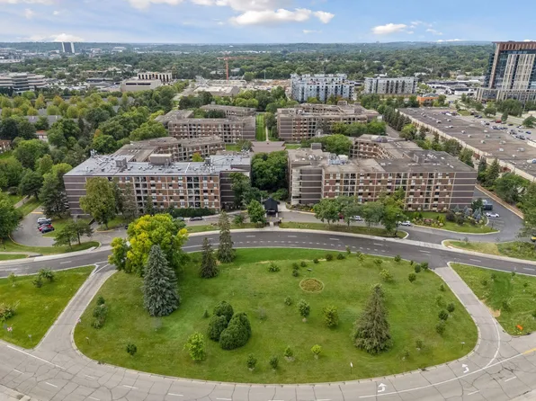 7200 York Ave S APT 126, Edina, MN 55435