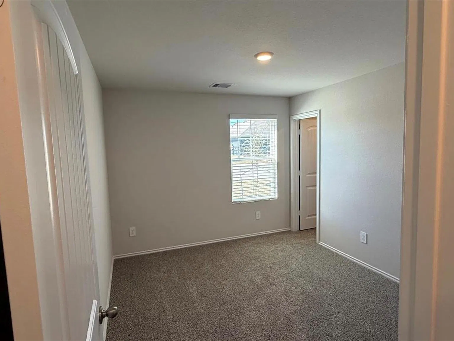 3 bed, 2.0 bath, 1414 sqft, $1,850 — Photo 3