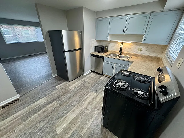 4944-4958 Arbor Village Drive — Photo 12