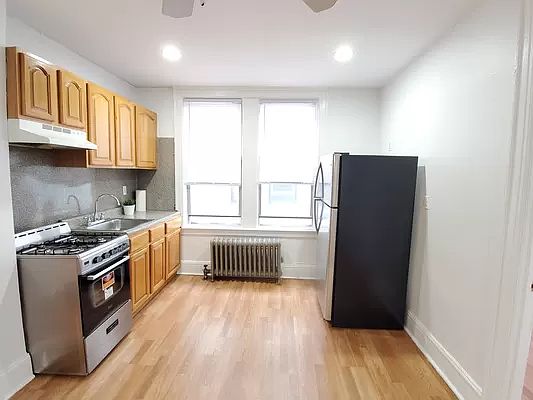 2nd image of 31-32 34th St #2FF